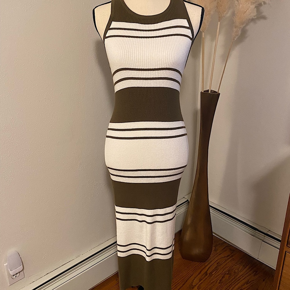 Frame Sweater Dress. Olive Green and White. Size S/P